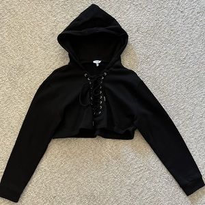 Tobi blacked cropped sweatshirt